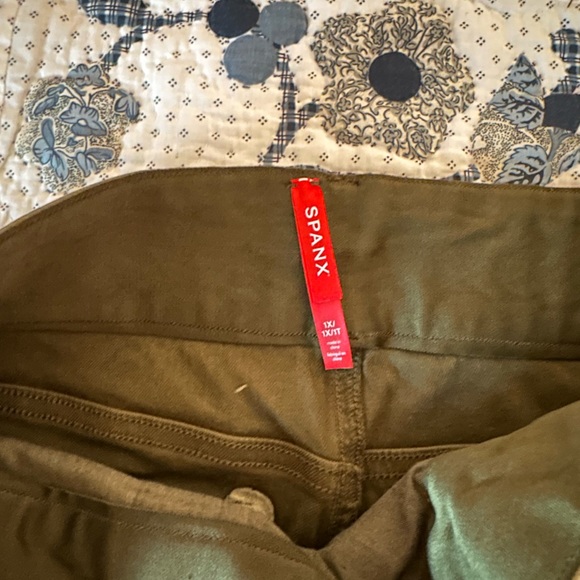 SPANX TWILL ANKLE CARGO PANT - Picture 2 of 5